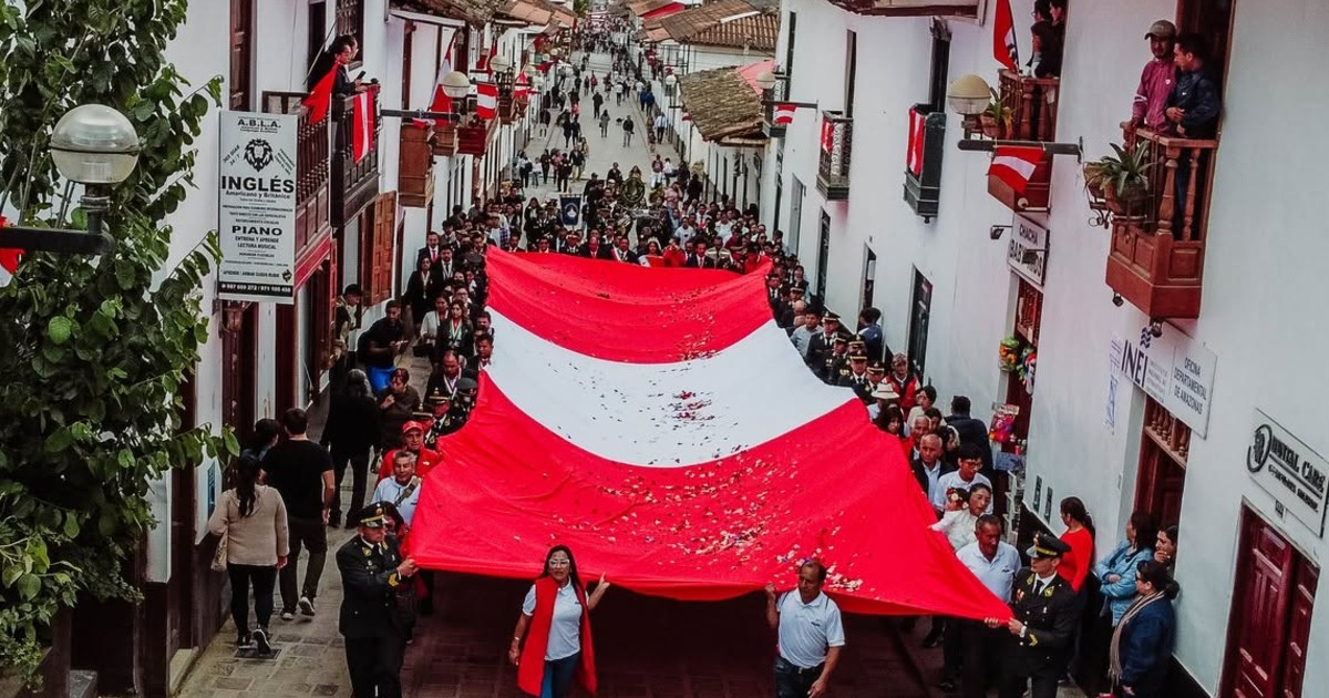 Chachapoyas dispone embanderamiento general por Fiestas Patrias